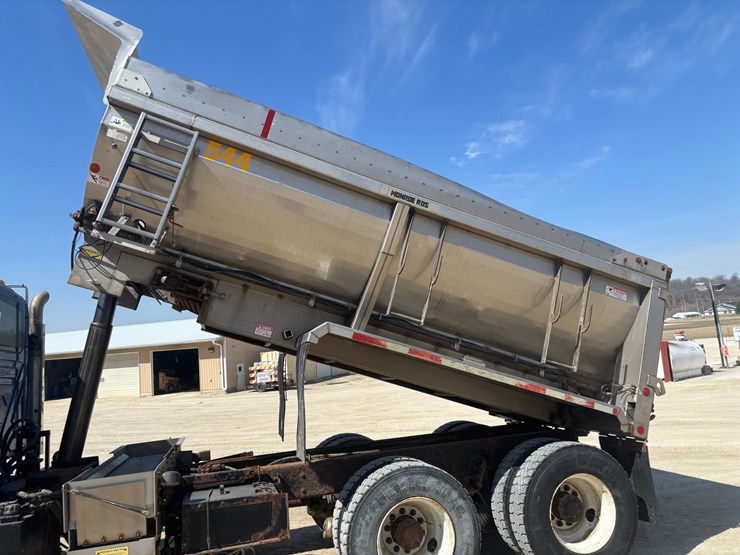 2006-international-7600-image-140