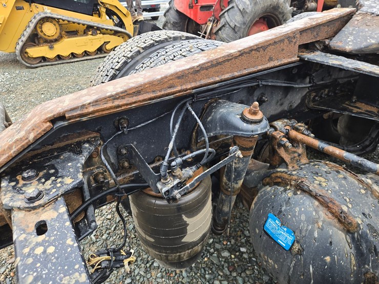 2017-kenworth-t680-image-35