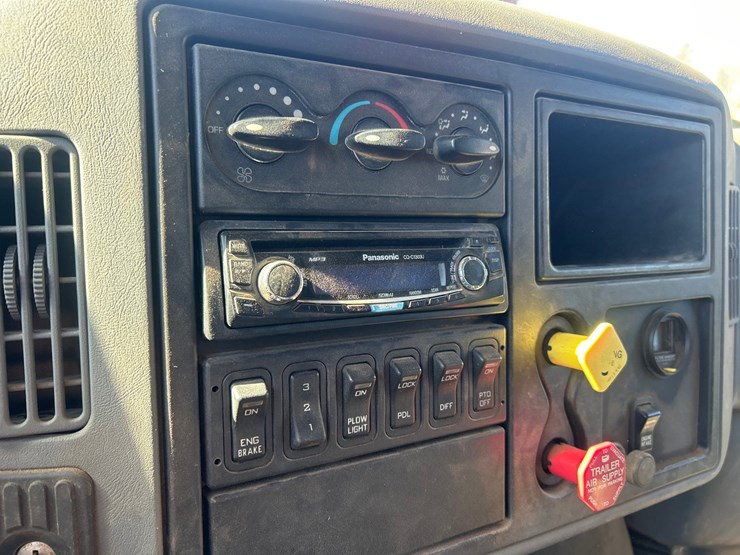 2006-international-7400-image-60