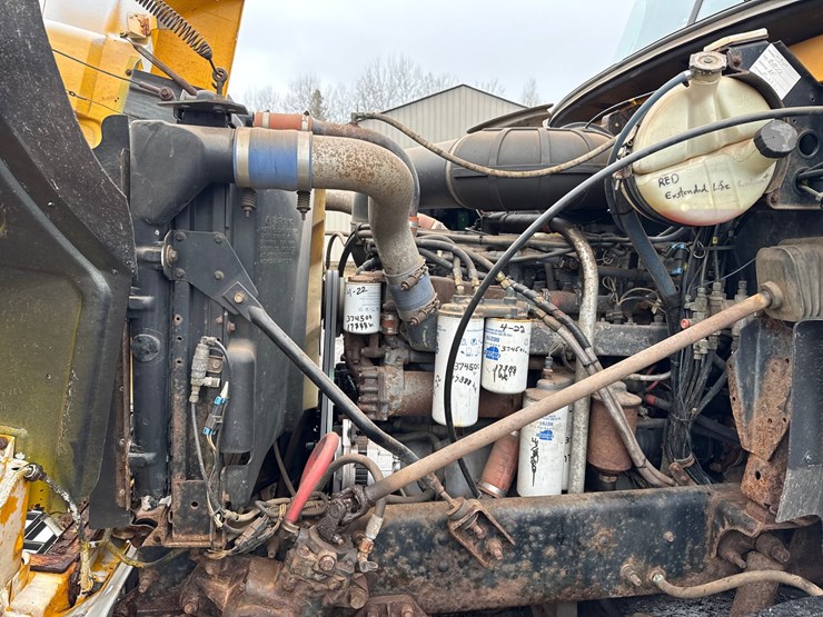 1996-mack-ch613-image-12