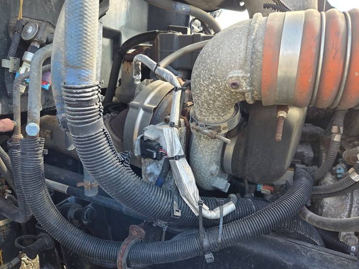 2013-peterbilt-337-image-42