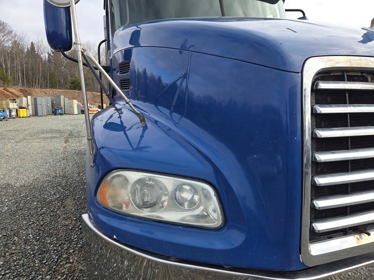 2007-massey-ferguson-8-image-11