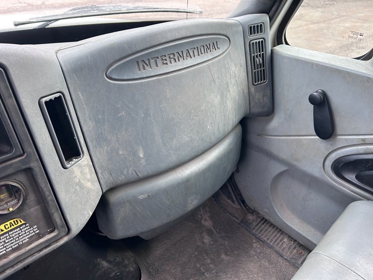 2003-international-7400-image-45