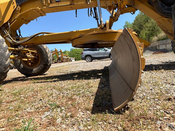 2018-caterpillar-12m3-image-23