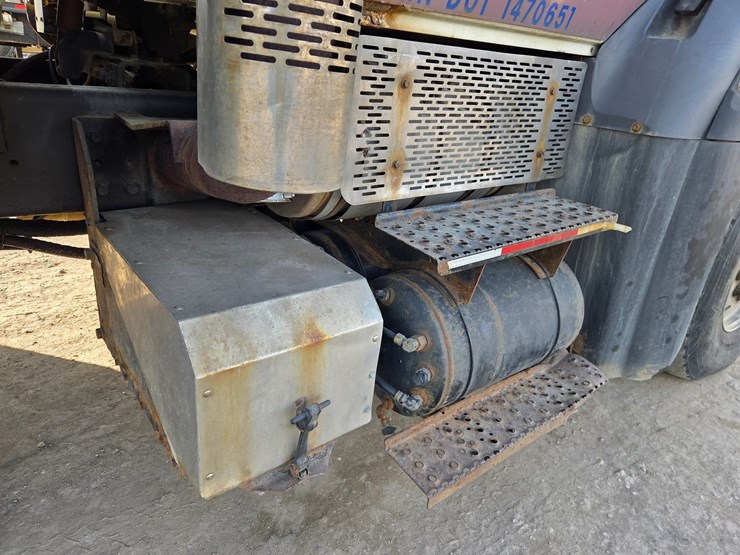 2012-international-7600-image-16