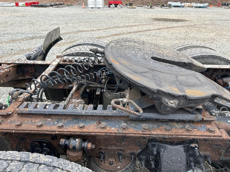 2017-massey-ferguson-8-image-21