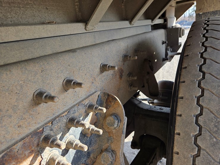 2012-international-7600-image-31