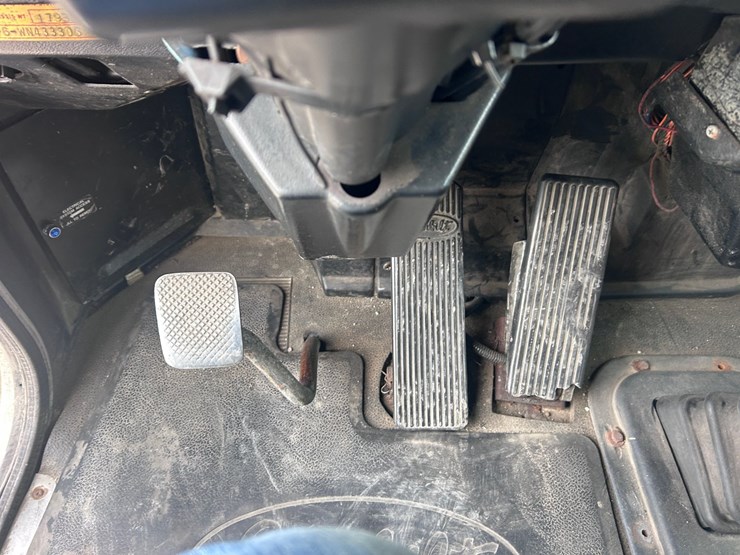 1998-peterbilt-379-image-56