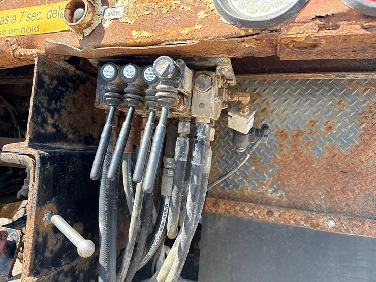 2010-international-7400-image-41