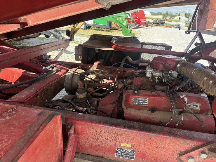 new-holland-1069-image-9