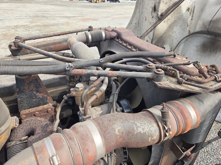 2007-peterbilt-579-image-55