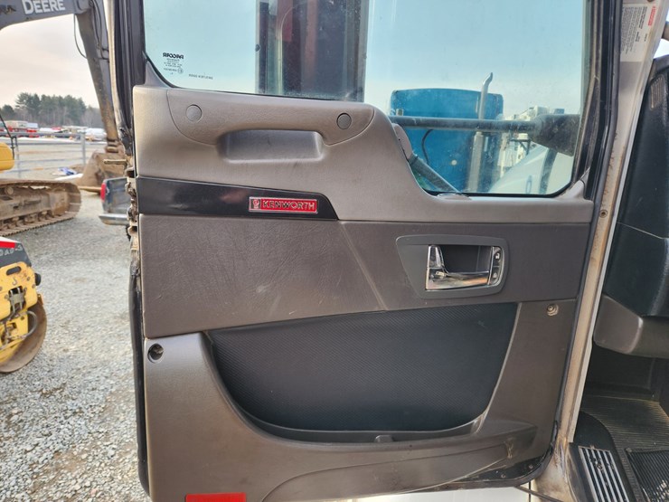 2016-kenworth-t400-image-55