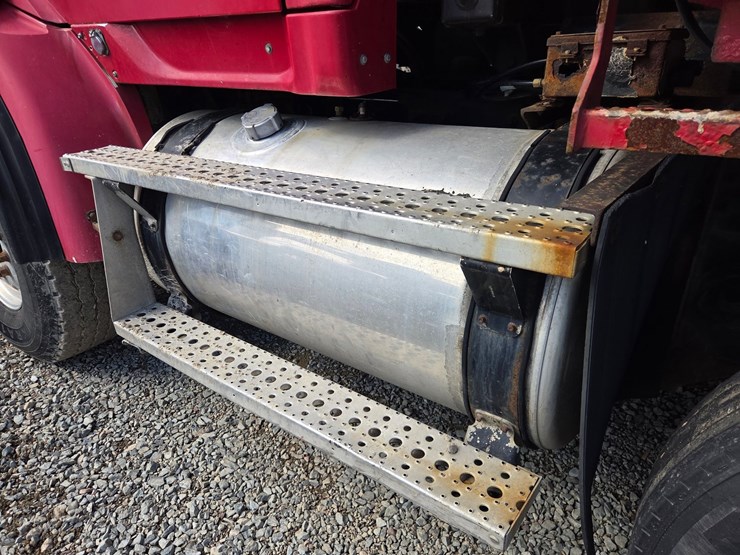 2005-massey-ferguson-8-image-19