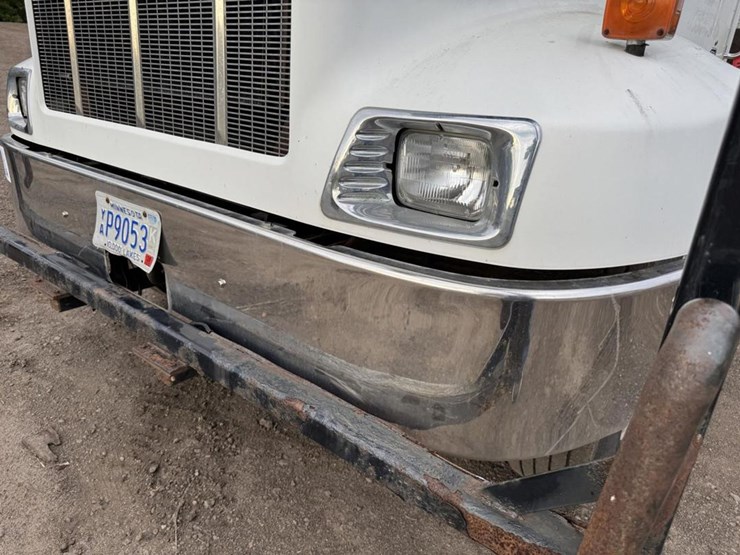 2003-peterbilt-330-image-11