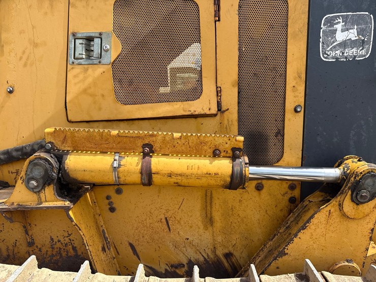 2002-deere-700h-lgp-image-43