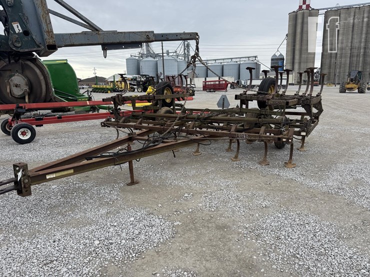 john-deere-1010-image-1