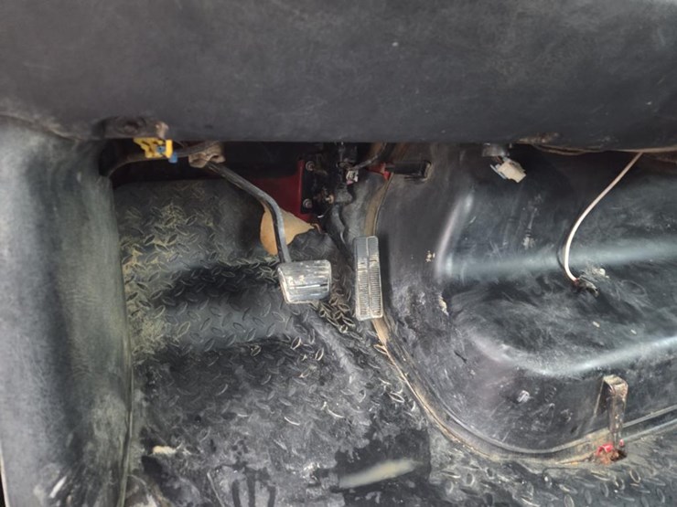 2005-massey-ferguson-8-image-52