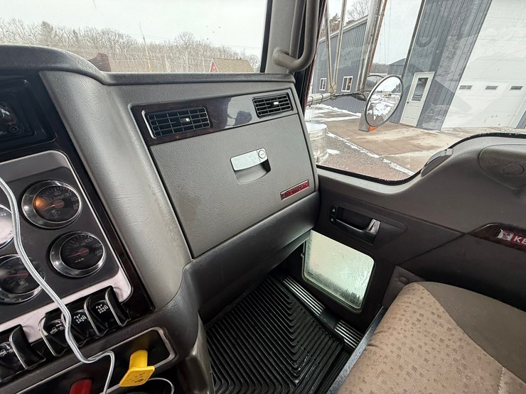 2011-kenworth-t800-image-72