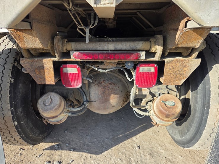 2012-international-7600-image-32