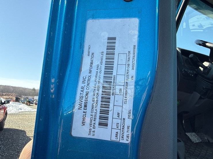 #2199-•-2020-international-a26-sleeper-cab-truck-tractor-image-100