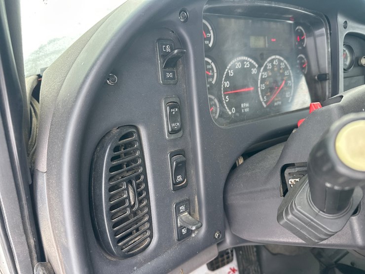 2009-caterpillar-c13-image-37