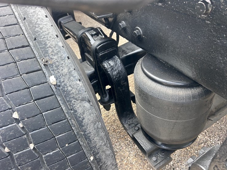 2000-peterbilt-379-image-33