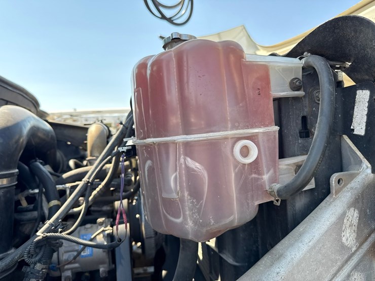 2010-international-7400-image-18