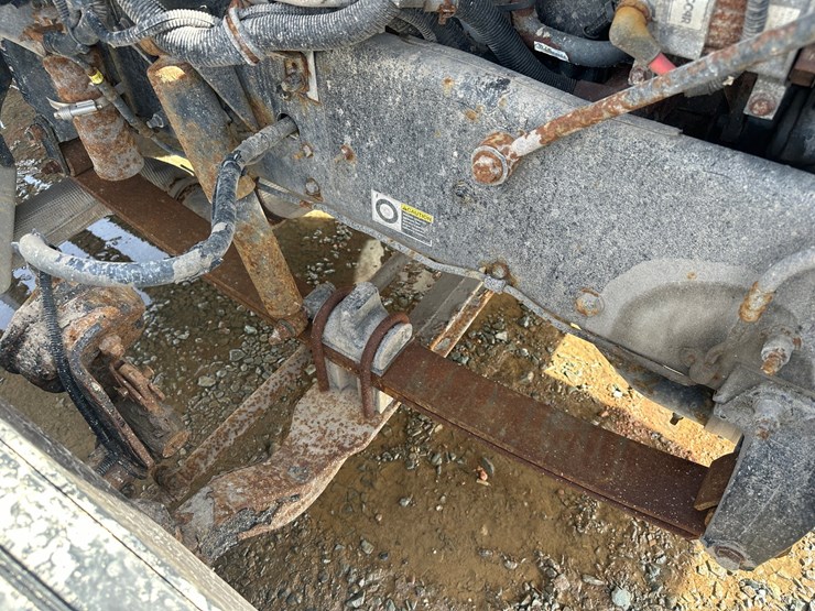 2015-peterbilt-337-image-47