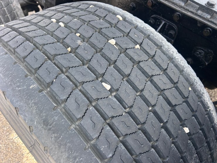 2000-peterbilt-379-image-86