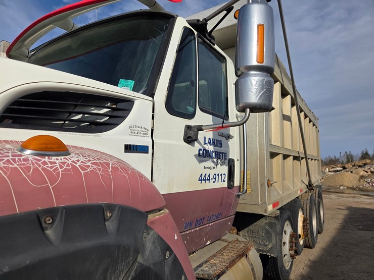 2012-international-7600-image-17