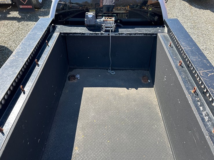 2018-chevrolet-3500-image-25