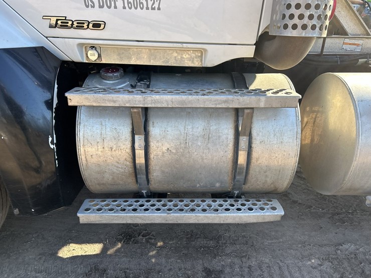 2020-kenworth-t880-image-22