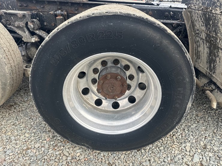 2020-kenworth-t680-image-90