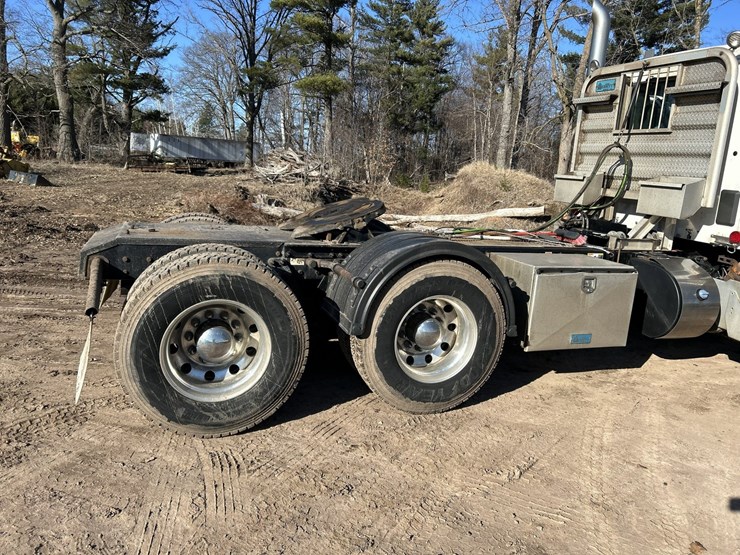 2020-kenworth-t880-image-14