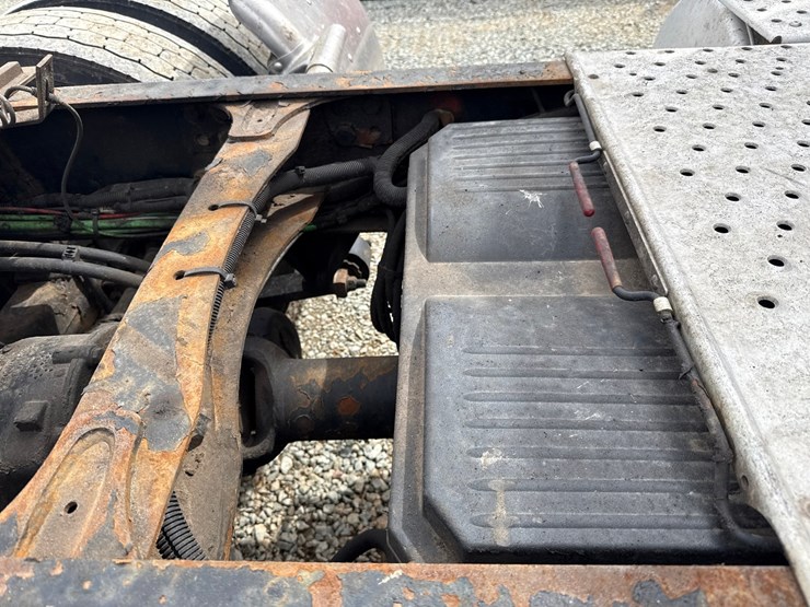 2018-freightliner-122sd-image-43