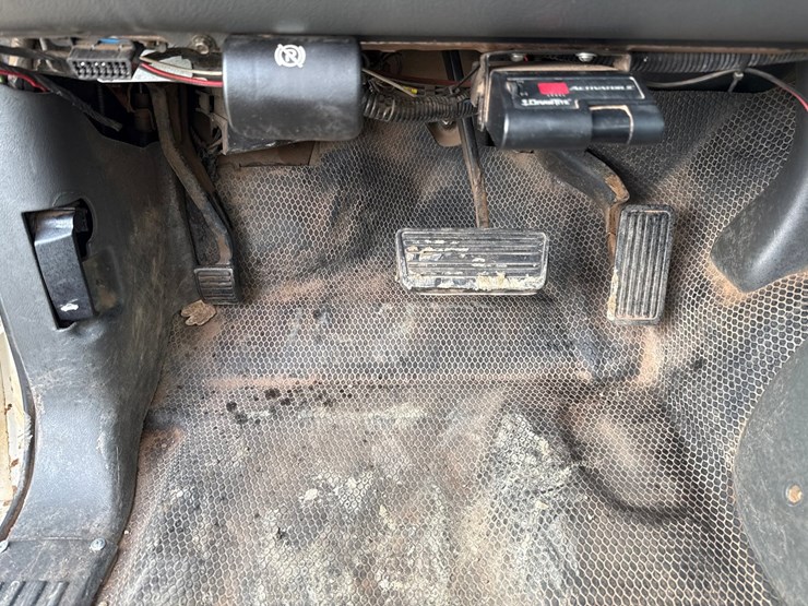 2005-chevrolet-3500-image-30