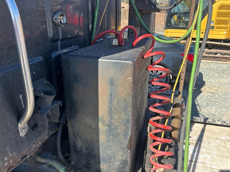 2005-massey-ferguson-8-image-16