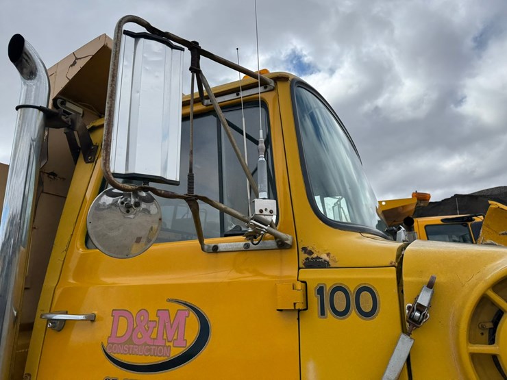 1977-ford-8000-image-15