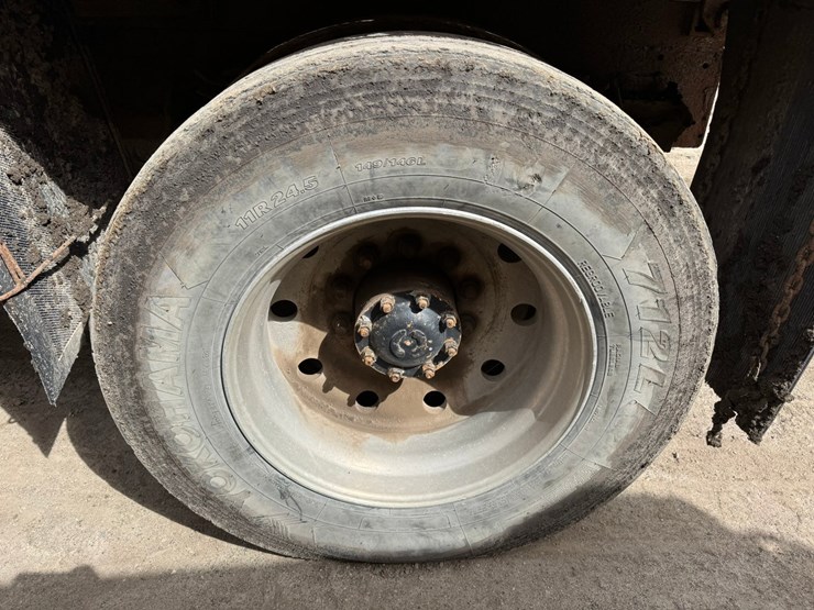 1977-ford-8000-image-41