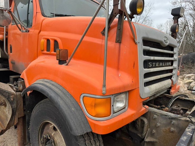 #2168-•-2001-sterling-4x2-snow-plow-truck-image-16
