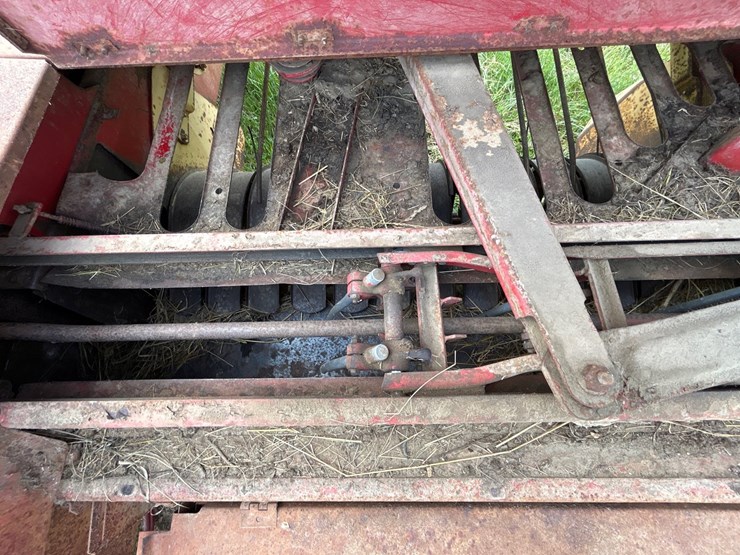 new-holland-268-image-8