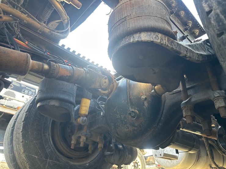 2013-peterbilt-365-image-81