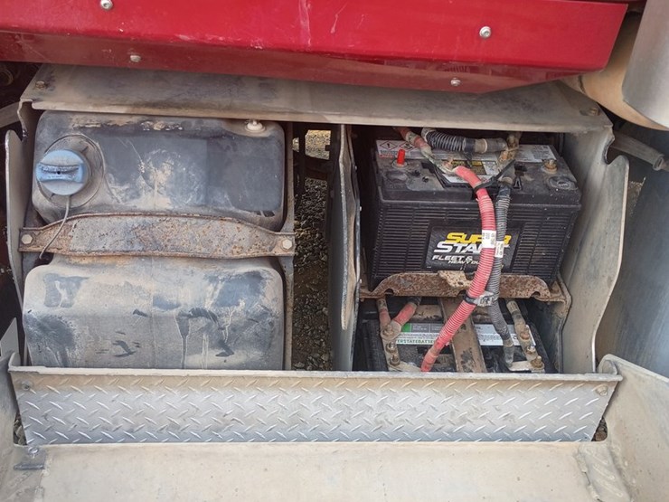 2012-massey-ferguson-8-image-36