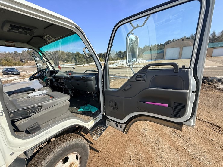 2002-isuzu-npr-image-36