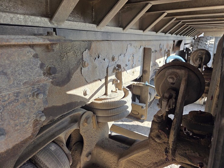 2012-international-7600-image-28