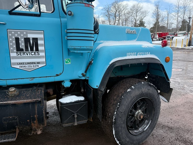 #1056-•-1989-mack-quad-axle-dump-truck-image-18