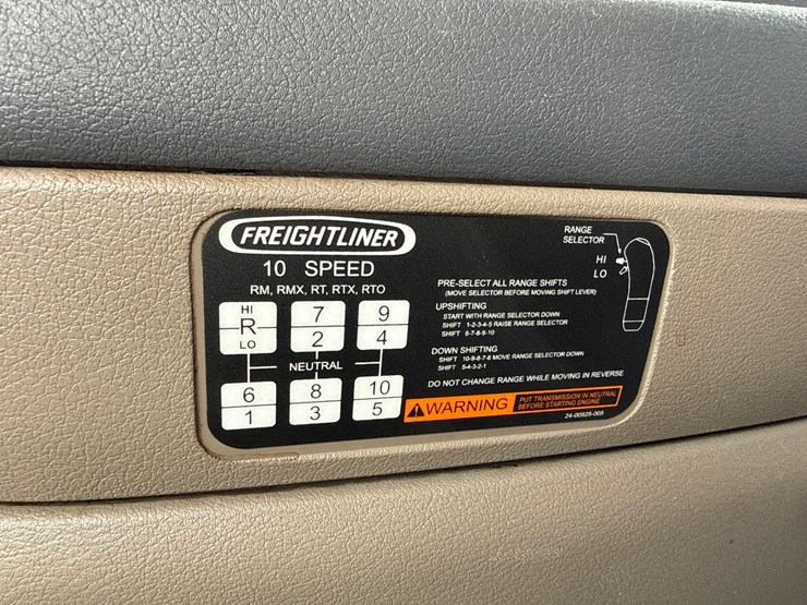 2016-massey-ferguson-8-image-61