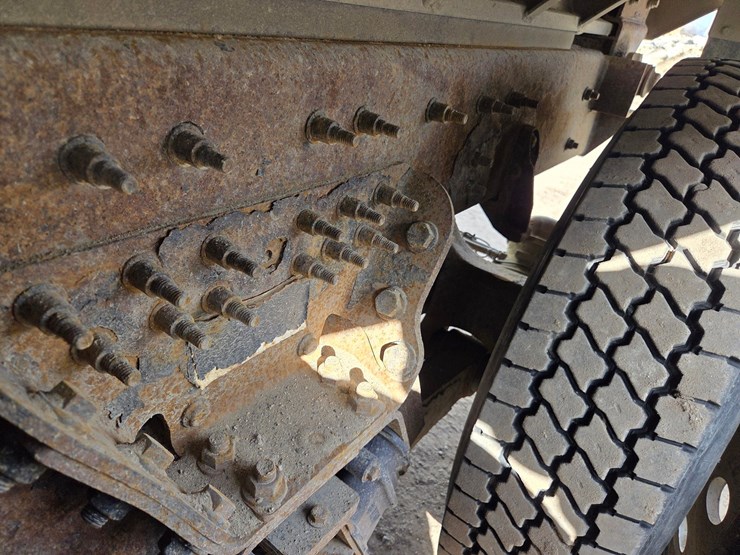 2012-international-7600-image-28