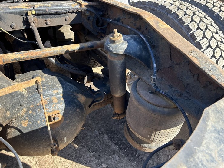 2005-peterbilt-379-image-18