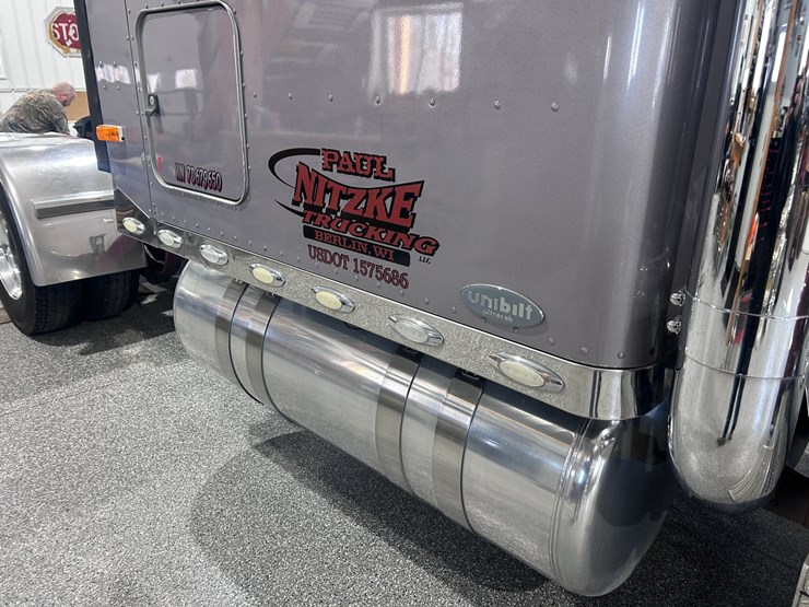 2007-peterbilt-379-image-28